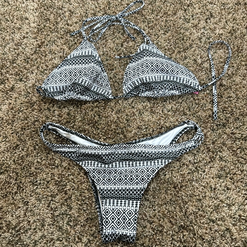 Victoria Secret Aztec Bikini (bottoms Med, top Large)